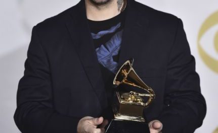 Residente, Shakira y Blades ganan premios Grammy