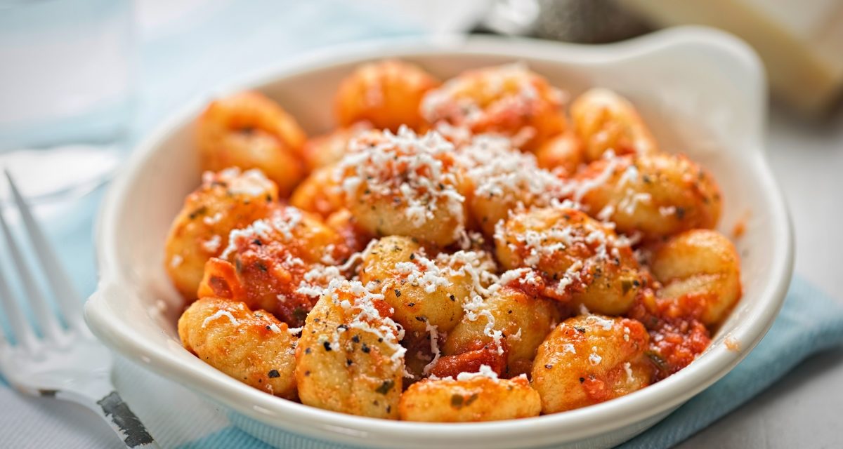 Pasta de patata – Gnocchi o ñoquis con salsa de tomate