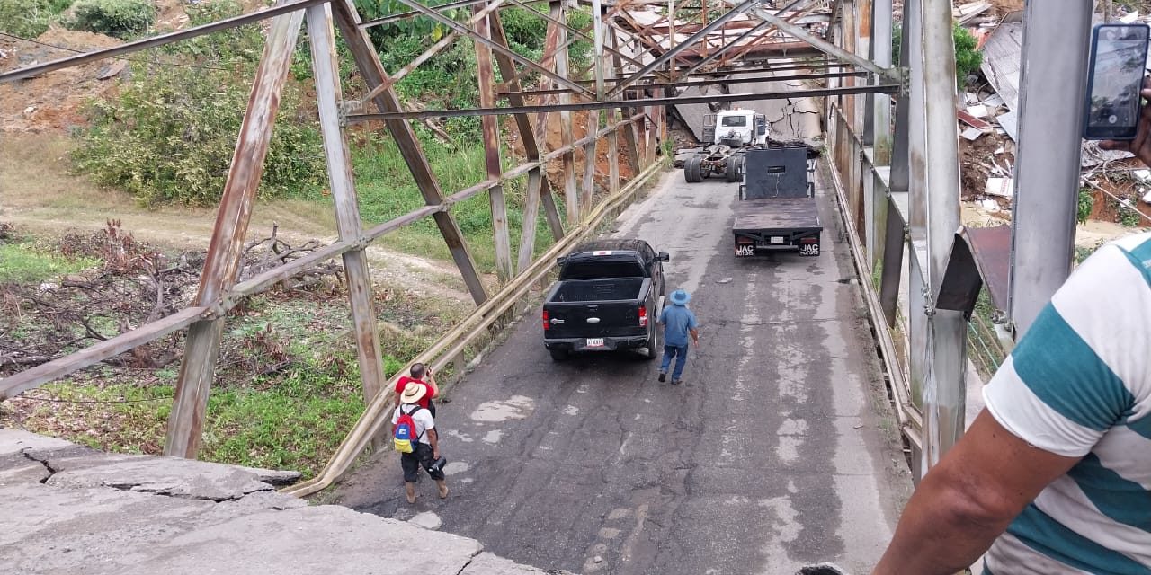 Noticia: Puente de Onia en Alberto Adriani se desploma por falta de mantenimiento